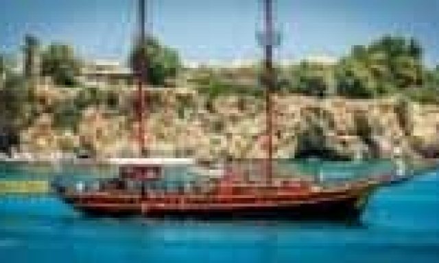 ΚΟΝΟΦΑΟΣ ΒΑΣΙΛΕΙΟΣ – ΘΑΛΑΣΣΙΕΣ ΚΡΟΥΑΖΙΕΡΕΣ BLACK ROSE PIRATE BOAT – ΗΡΑΚΛΕΙΟ ΚΡΗΤΗ