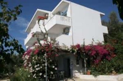 ΖΑΦΕΙΡΑΚΗ ΧΡΙΣΤΙΝΑ – ΕΝΟΙΚΙΑΖΟΜΕΝΑ ΔΩΜΑΤΙΑ OASIS STUDIO ΡΟΔΑΚΙΝΟ ΡΕΘΥΜΝΟ ΚΡΗΤΗ