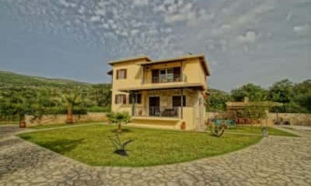 ΚΟΥΛΟΥΡΗ ΜΑΡΙΑ – VILLAS GREGORY – ΕΝΟΙΚΙΑΖΟΜΕΝΑ ΔΩΜΑΤΙΑ – ΣΥΒΟΤΑ ΗΓΟΥΜΕΝΙΤΣΑ ΘΕΣΠΡΩΤΙΑ