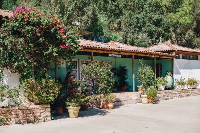 CAMPING KALAMI BEACH – ΒΑΣΣΟΣ ΑΝΑΣΤΑΣΙΟΣ – ΚΑΜΠΙΝΓΚ – ΗΓΟΥΜΕΝΙΤΣΑ ΘΕΣΠΡΩΤΙΑΣ