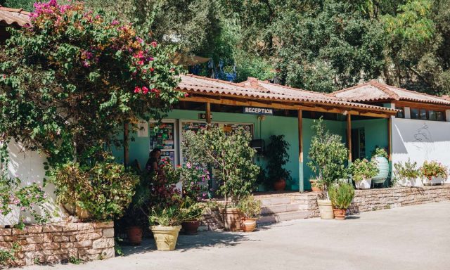 CAMPING KALAMI BEACH – ΒΑΣΣΟΣ ΑΝΑΣΤΑΣΙΟΣ – ΚΑΜΠΙΝΓΚ – ΗΓΟΥΜΕΝΙΤΣΑ ΘΕΣΠΡΩΤΙΑΣ