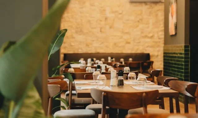 KENA ANDRIGIANO – OASIS SKG – ΜΕΖΕΔΟΠΩΛΕΙΟ ΕΣΤΙΑΤΟΡΙΟ – ΑΜΠΕΛΟΚΗΠΟΙ ΘΕΣΣΑΛΟΝΙΚΗ